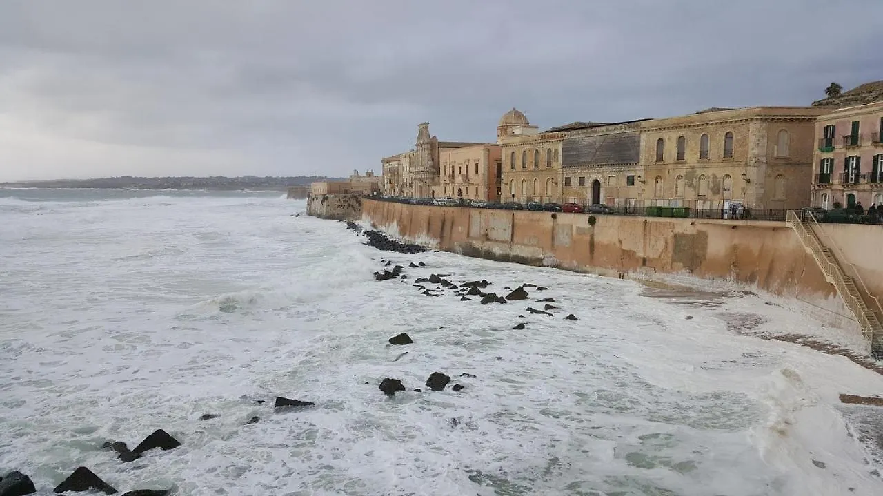House With 3 Bedrooms In Pozzallo With Wonderful Sea View And Furnished Terrace 莫迪卡 意大利